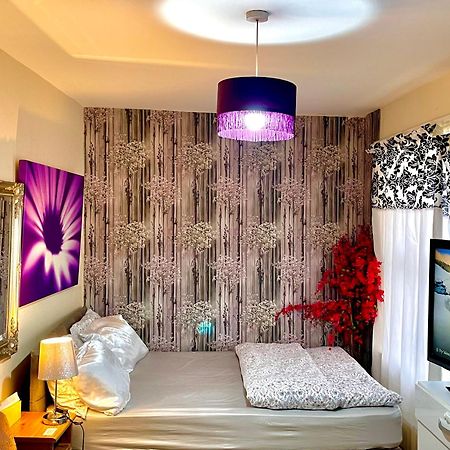 Comfy Double Bedroom With A Private Toilet London Kültér fotó