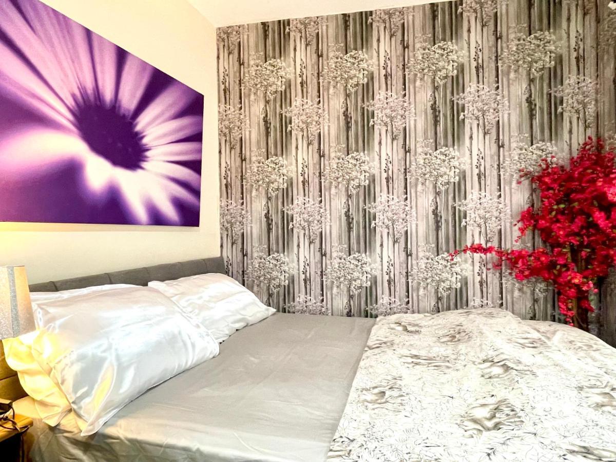 Comfy Double Bedroom With A Private Toilet London Kültér fotó