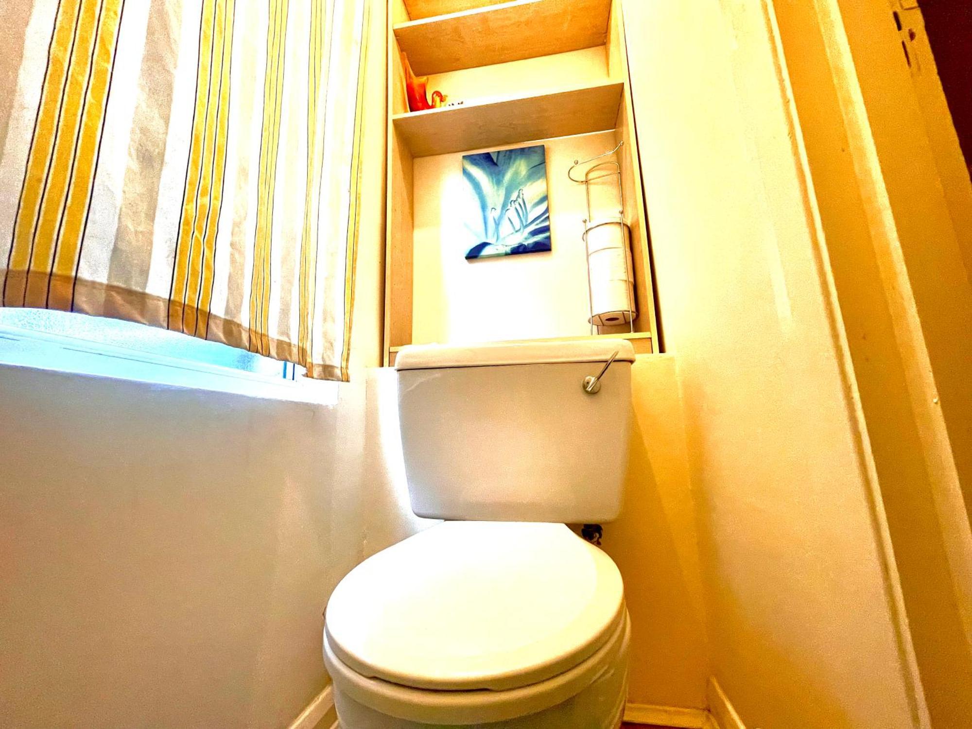 Comfy Double Bedroom With A Private Toilet London Kültér fotó