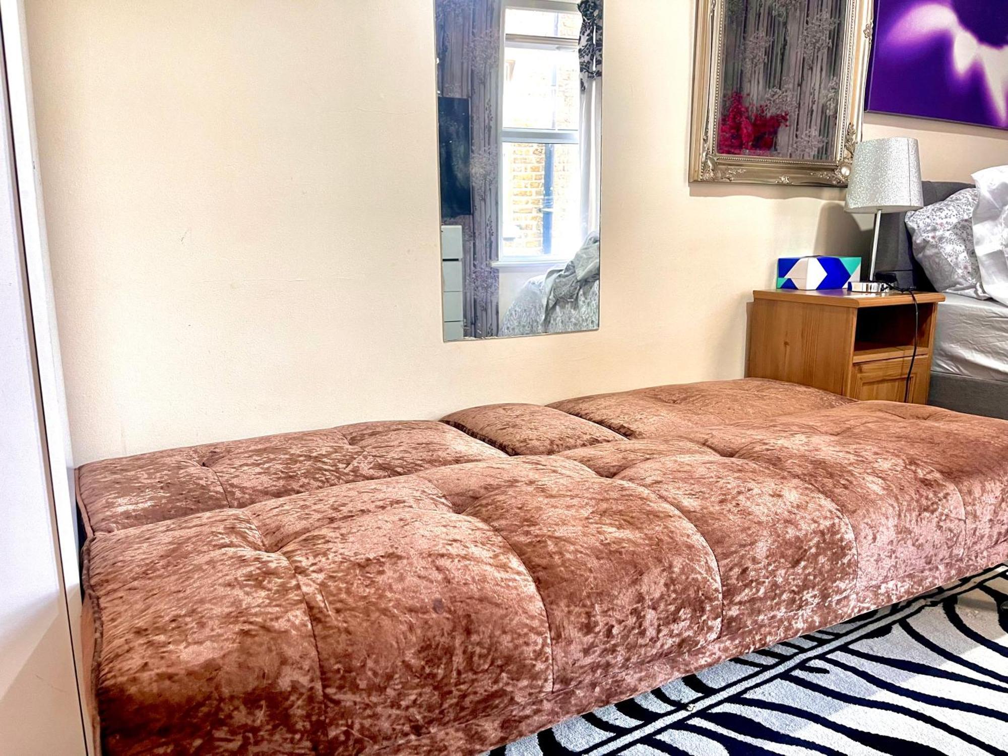 Comfy Double Bedroom With A Private Toilet London Kültér fotó